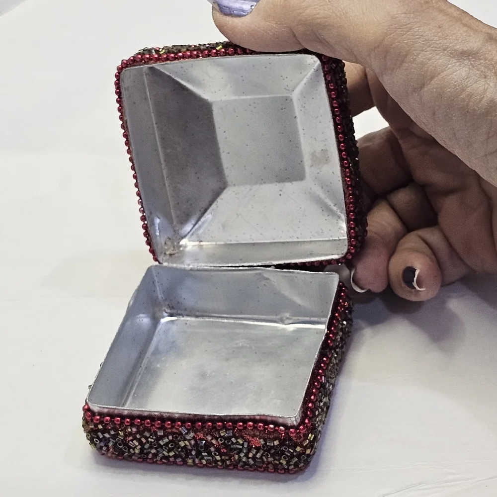 Boho RED Beaded Metal Trinket Box Small Vintage L👀K Bombay Pier One ?